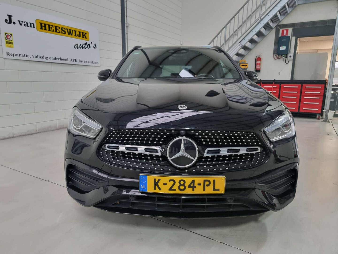 Mercedes-Benz-GLA-15