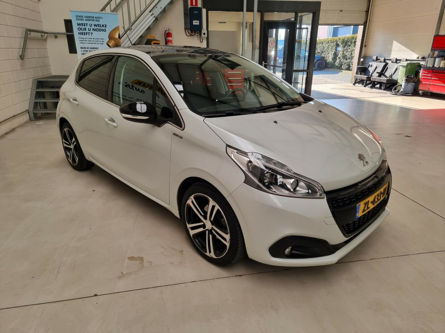 Peugeot-208-14