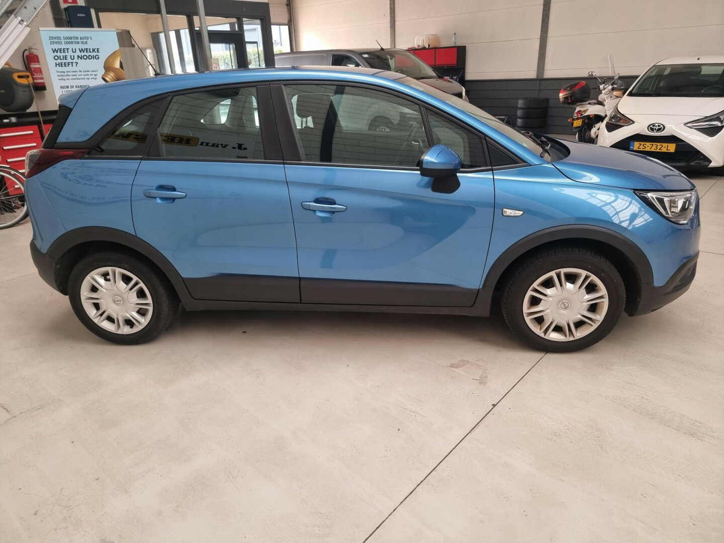 Opel-Crossland X-12