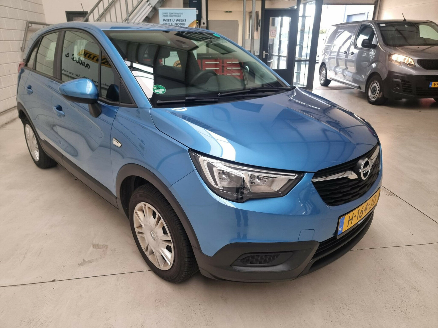 Opel-Crossland X-14